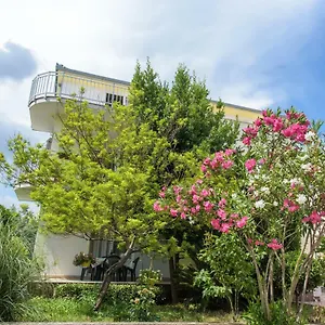 https://apartmani-ivana-kastela.hotels-in-trogir.com
